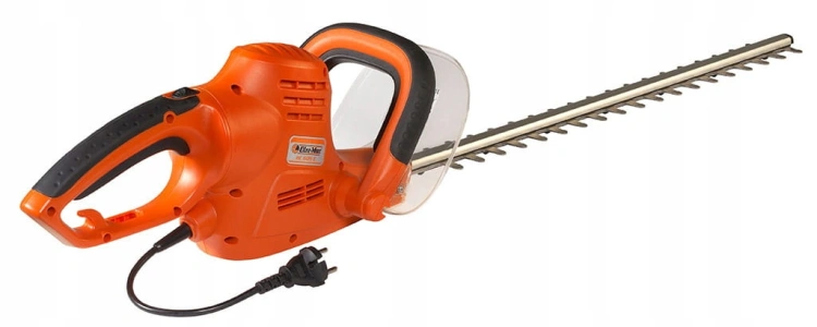 6832