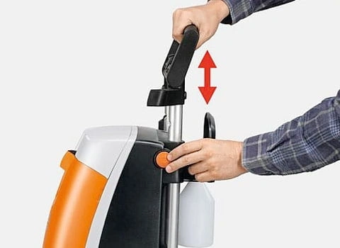 8437